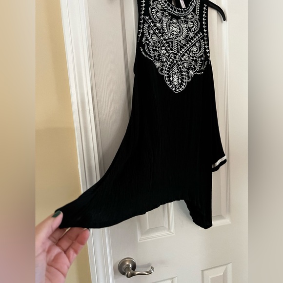 Xhilaration Embroidered Cold Shoulder Fishtail Black crinkled Gauze Tunic. - Picture 14 of 16
